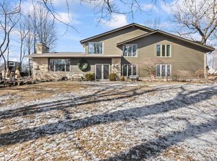 1433 Skyline Dr, Cedarburg, WI 53012