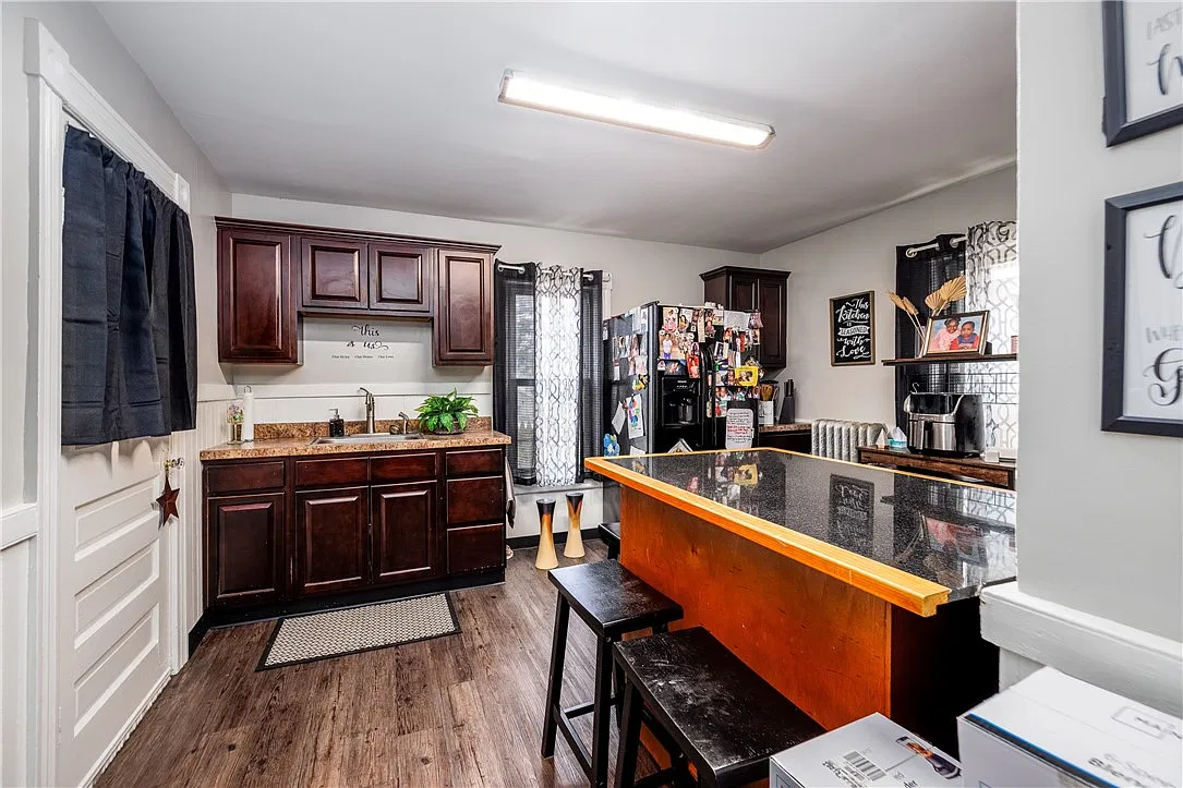 3 bed, 1.5 bath, 1328 sqft, $1,650 — Photo 4