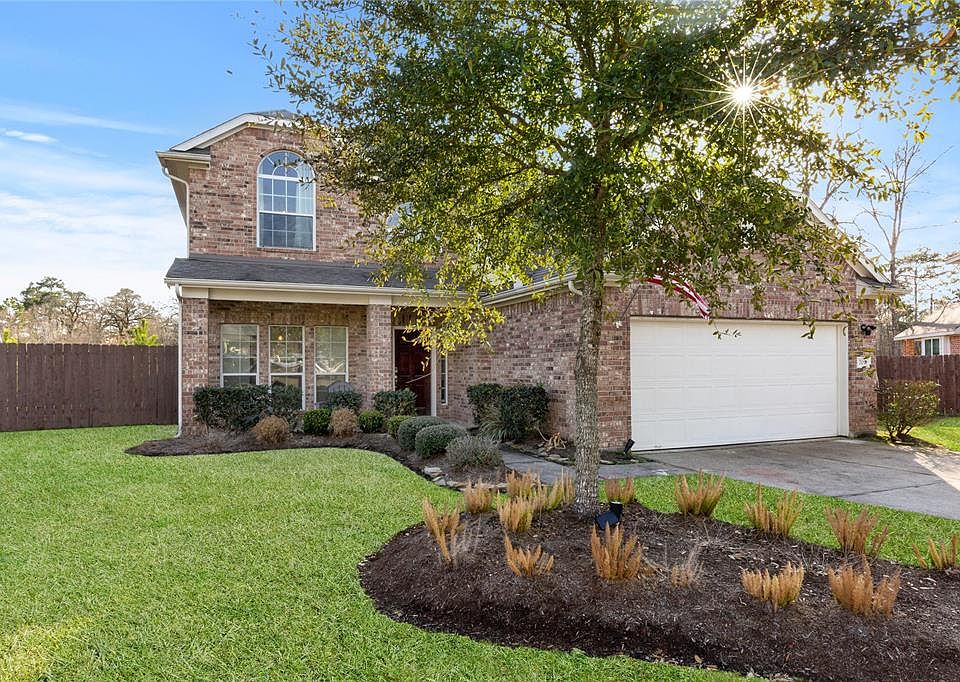 Charming curb appeal on cul-de-sac lot