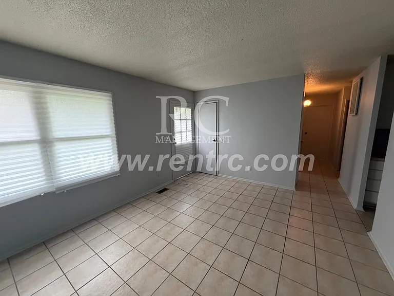 803 Skyline Dr — Photo 7