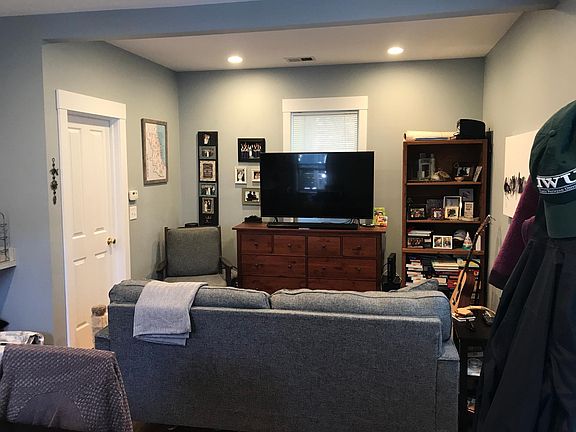 2nd image of 1426 W Superior St APT 2R