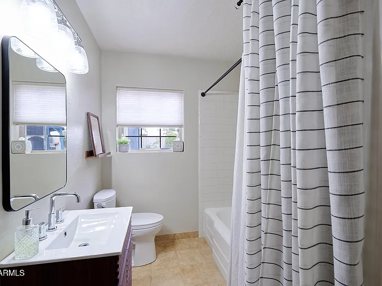 1708 E Montebello Ave — Photo 28