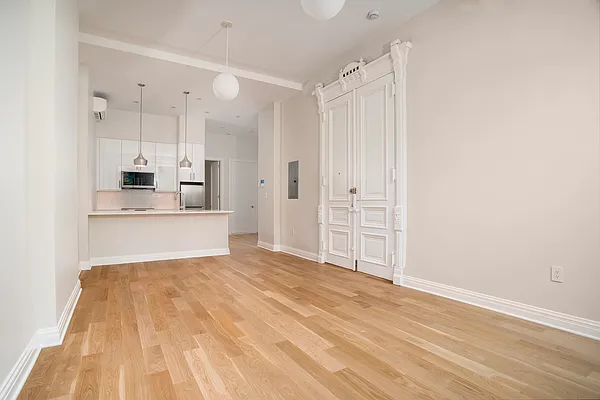 Living room, photo 2