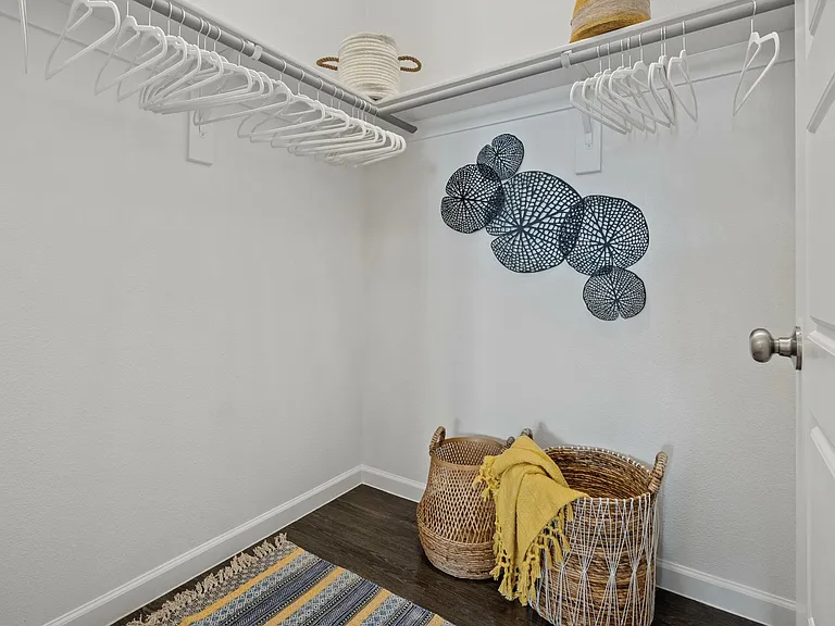 W3-LuxeMercerCrossing A1_Closet W3-LuxeMercerCrossing A1_Closet