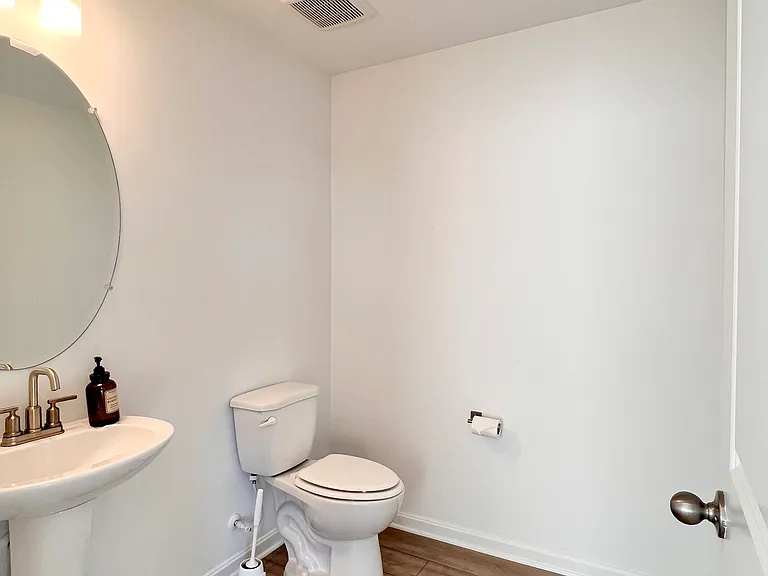310 Andrew Ct — Photo 5