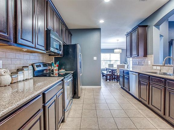 3rd image of 3005 Glenbrook Dr