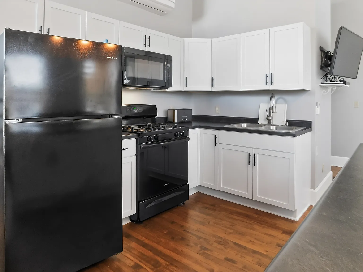 2 bed, 1150 sqft, $1,450 — Photo 3