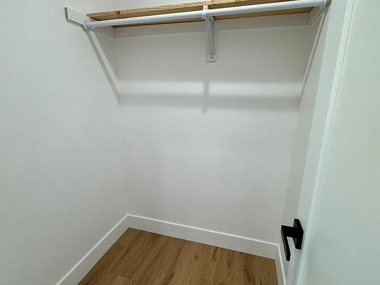 240 White Rd — Photo 10