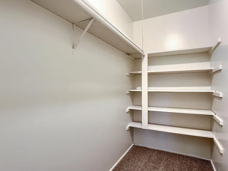 1 Bedroom Standard Closet