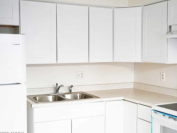 3rd image of 9222 N 35TH Avenue #14