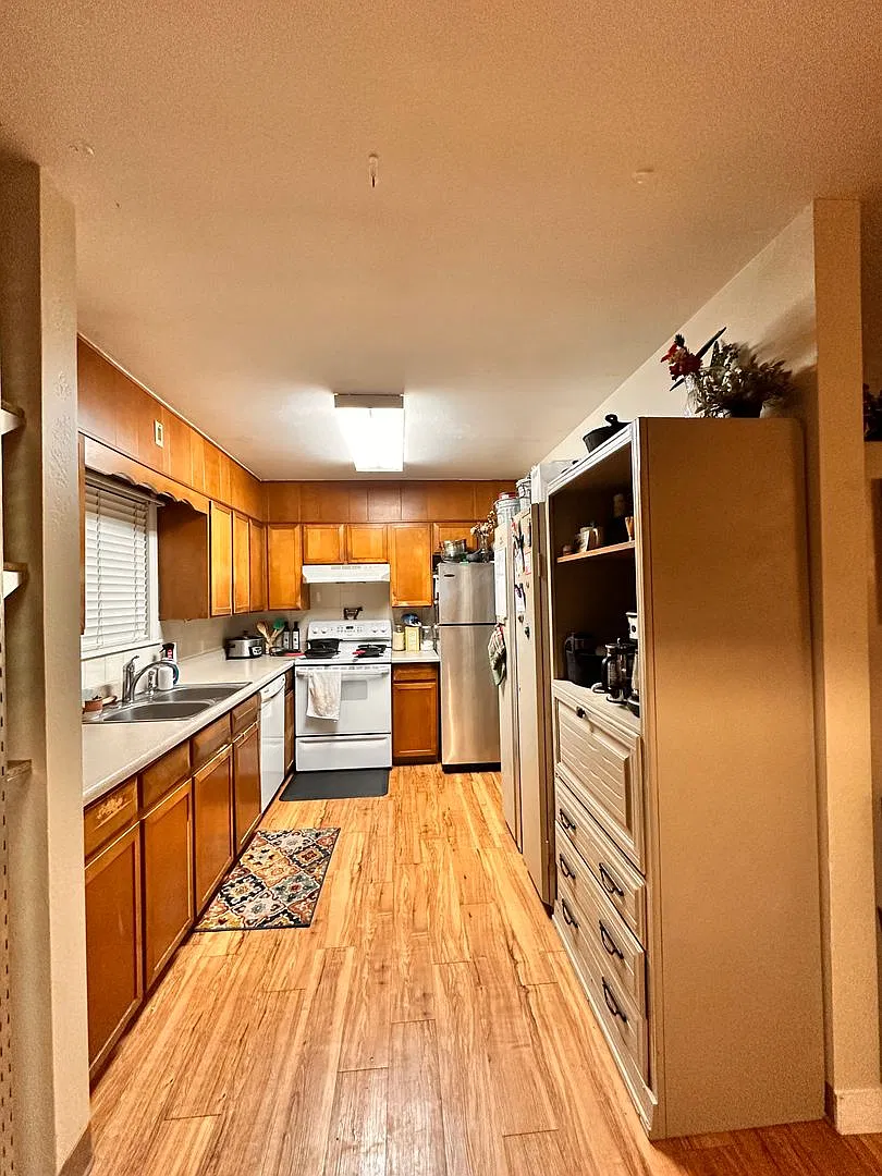 Spacious 3-Bedroom Home with Fenced Yard in Fort Collins — Photo 4