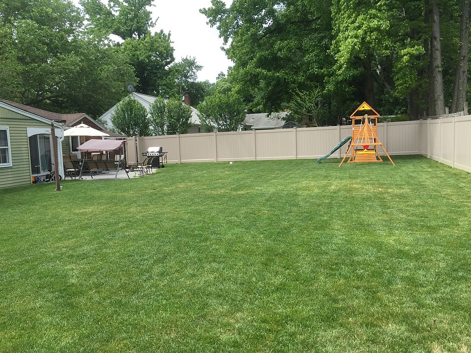 2nd image of 165 Thomas Dr
