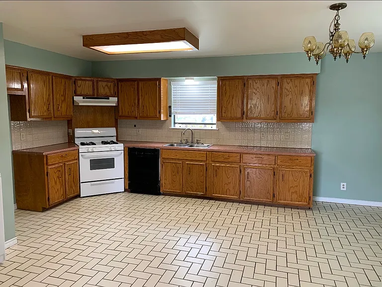 15804 FM 1826 — Photo 3