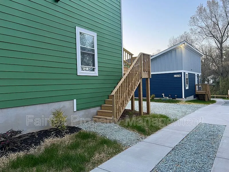 Building Photo - 2309 Owen St #B