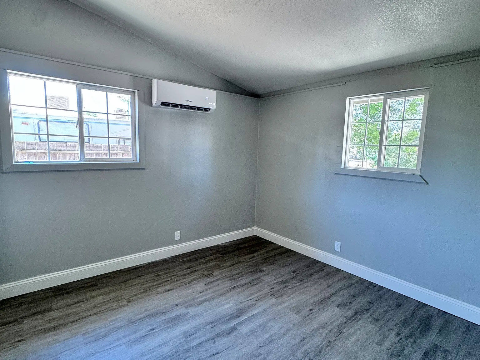 3914 N Mariposa St — Photo 4
