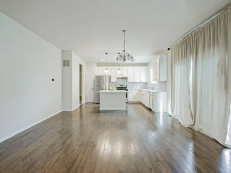 1582 Beachwood Dr — Photo 14