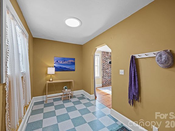 4th image of 93 Wanoca Ave