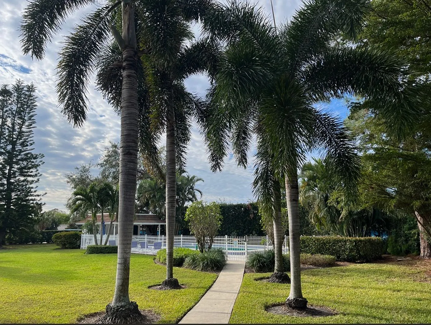 ** 2/2 First Floor Unit ** Delnor-Wiggins State Park And Beach ** Steps Away From Pool ** Seasona... — Photo 3