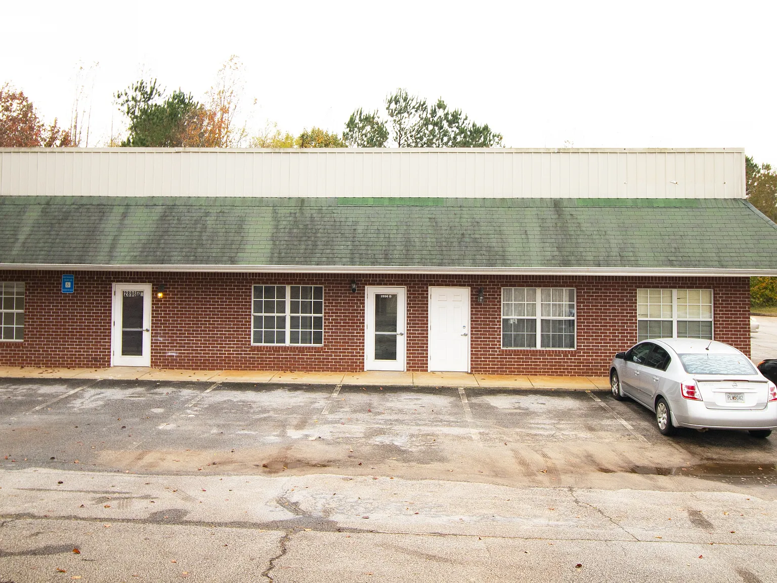2898 N Expressway - C — Photo 1