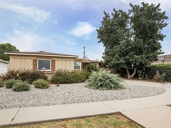 4th image of 20456 Bassett St