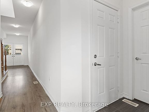 3rd image of 230 Ridley Cres
