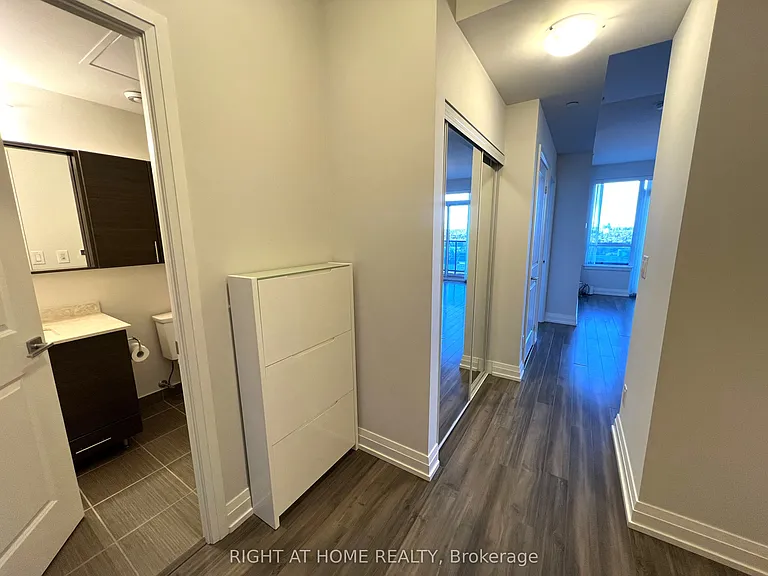 7165 Yonge St #705 — Photo 16
