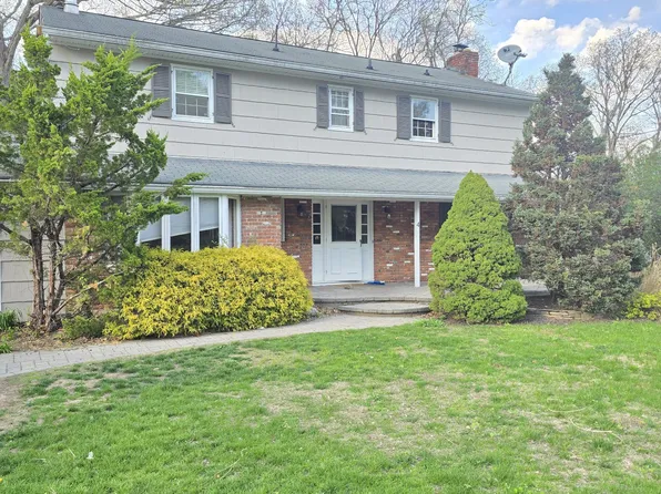 4 Marian Dr, Suffern, NY 10901