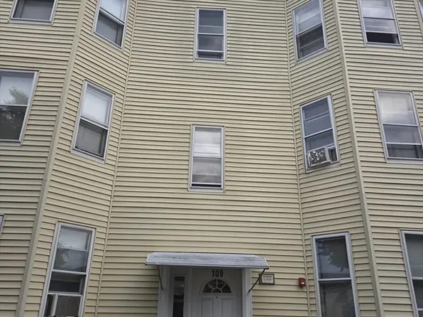 109 Grover St, Springfield, MA 01104