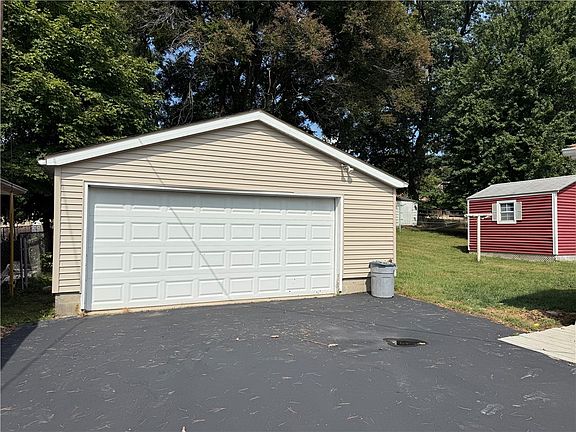 4th image of 3950 Bayview Dr