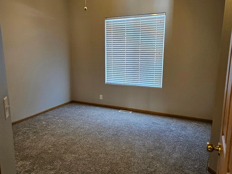 2nd bedroom-main floor with closet