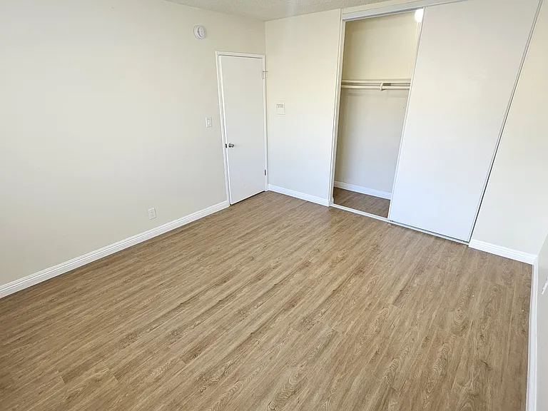 3945 Stevely Ave #19 — Photo 15