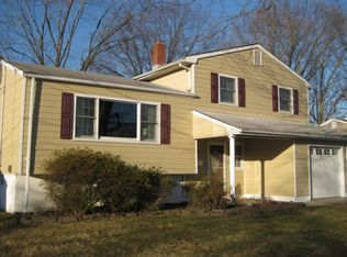 10 Lydia Ln, Edison, NJ 08817