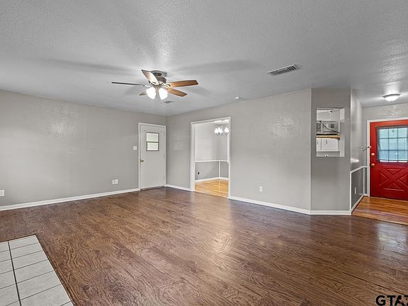 4th image of 1109 Caprice Dr