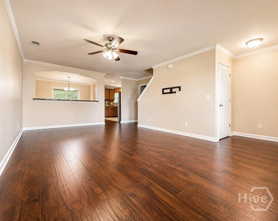 3 bed, 2.5 bath, 2354 sqft, $2,100 — Photo 3