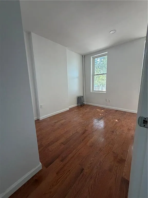 4 bed, 1.0 bath, 950 sqft, $3,650 — Photo 3