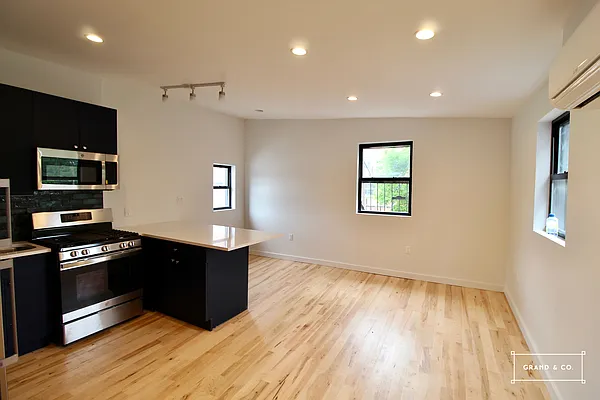 Rented by Grand & Co. | media 11