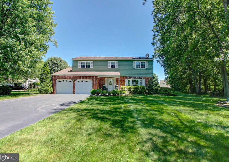 2nd image of 1667 Leon Dr