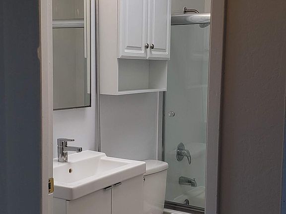 5th image of 241 N San Anselmo Ave
