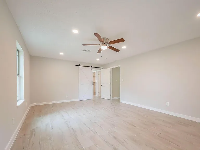 1011 Klamath Ln — Photo 9