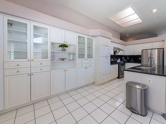 5th image of 11857 Saint Andrews Pl