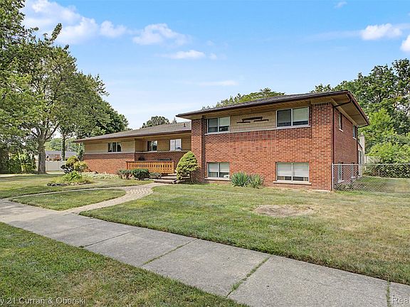2nd image of 27110 Clairview Dr
