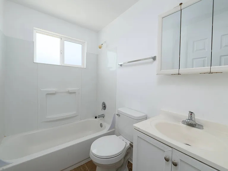 Twin Oaks Apartments — Photo 4