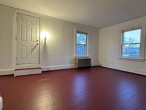 3rd image of 138 Franklin St Floor 2