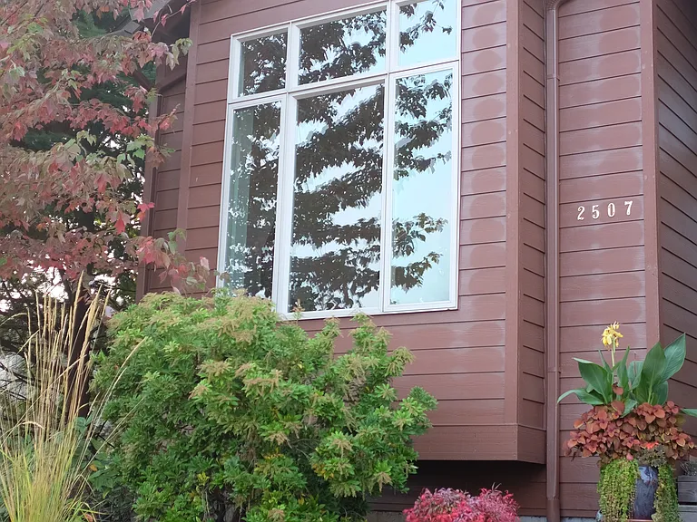 2507 NE 82nd Way — Photo 2