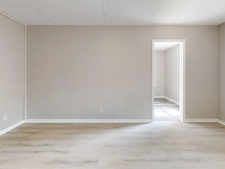 2550 Elyria Ave — Photo 44