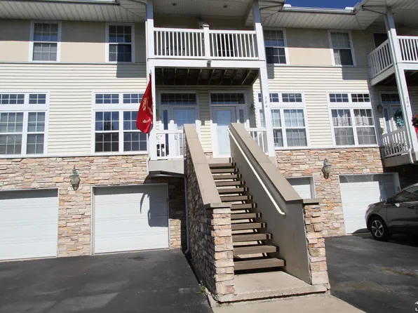 304 Beachwalk Trl, Luna Pier, MI 48157