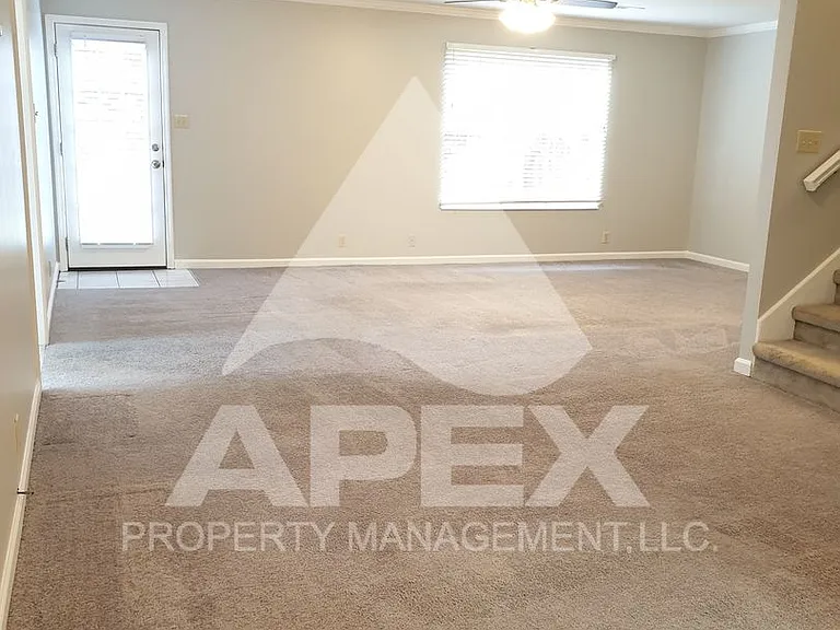 913 Oak Haven Rd — Photo 6