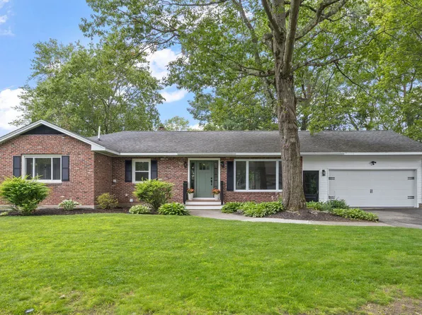 11 Bond Street, Hudson, NH 03051