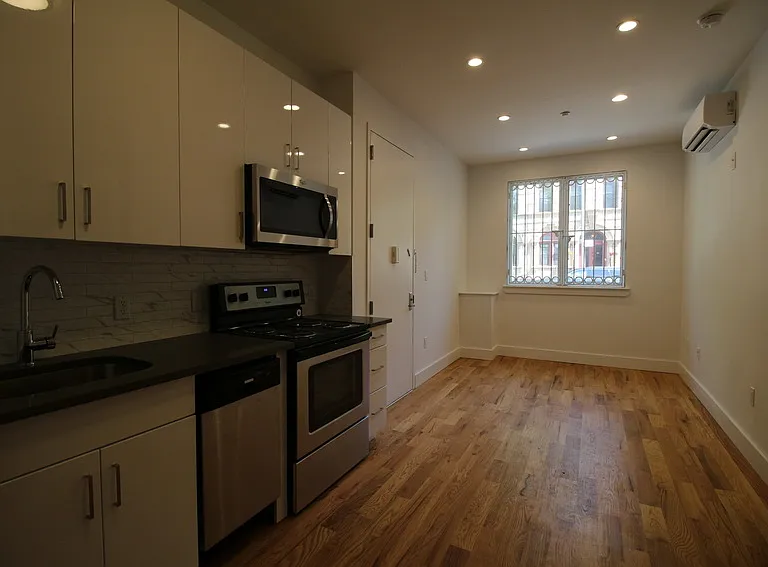 726 Monroe St #1F — Photo 4