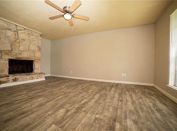 3rd image of 400 Creek Cv